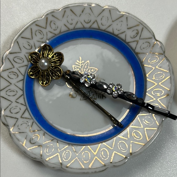 Anthropologie and More--Four New and Unused Glamorous Hairpins - Picture 5 of 6